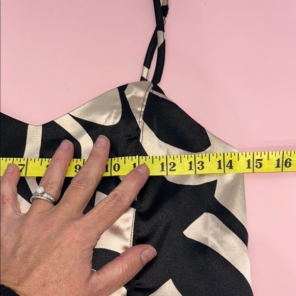 House of Harlow Black and Gold Geometric Women's Top - Picture 7 of 8